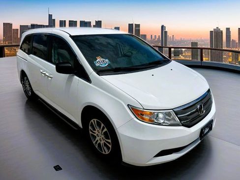 Used 2013 Honda Odyssey EX image 1
