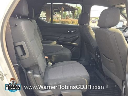 Used 2023 Chevrolet Traverse LT FWD image 18