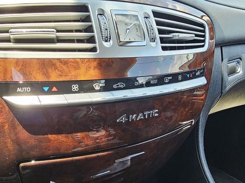 Used 2012 Mercedes-Benz CL 550 4MATIC w/ Sport Pkg image 29