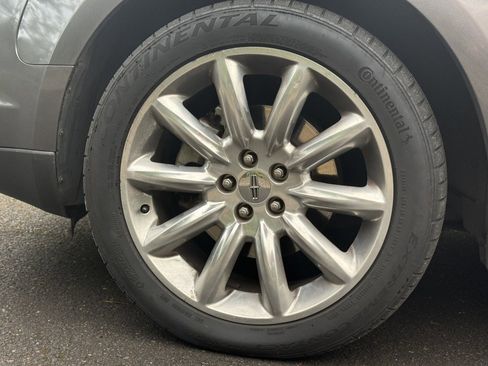 Used 2010 Lincoln MKT AWD image 33