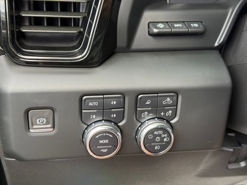 Used 2024 GMC Sierra 2500 AT4 w/ AT4 Premium Plus Package AWD/4WD image 35