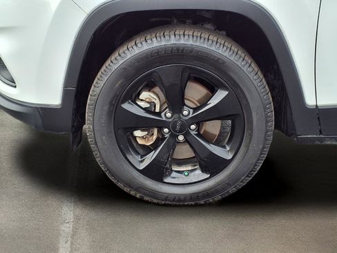 Used 2021 Jeep Cherokee Latitude Plus image 11