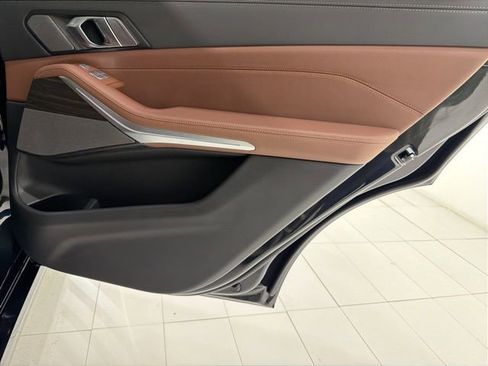 Used 2026 BMW X7 xDrive40i w/ Premium Package image 23