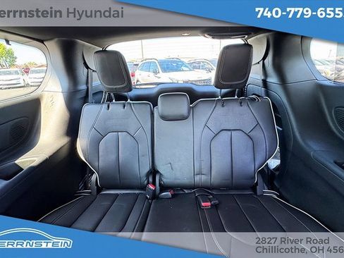 Used 2023 Chrysler Pacifica Limited w/ S Appearance Package image 28