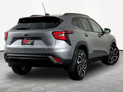 Used 2025 Chevrolet Trax RS w/ Sunroof Package FWD image 6