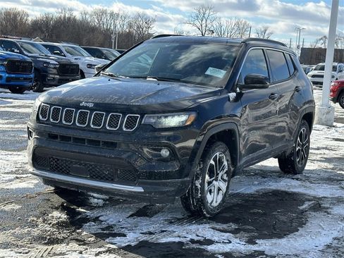 Used 2024 Jeep Compass Limited image 7