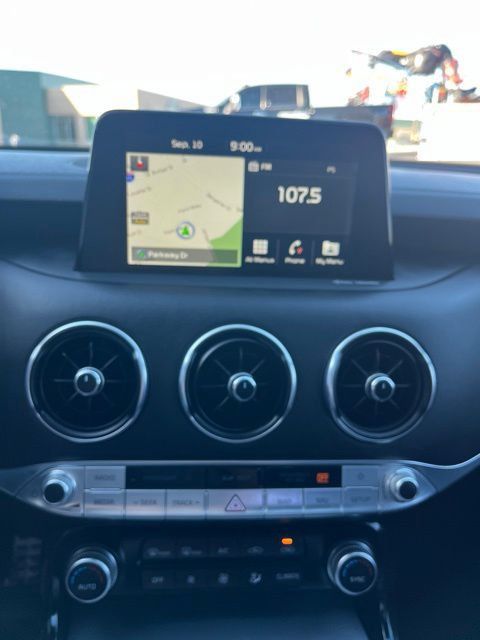 Used 2018 Kia Stinger GT2 AWD/4WD image 38