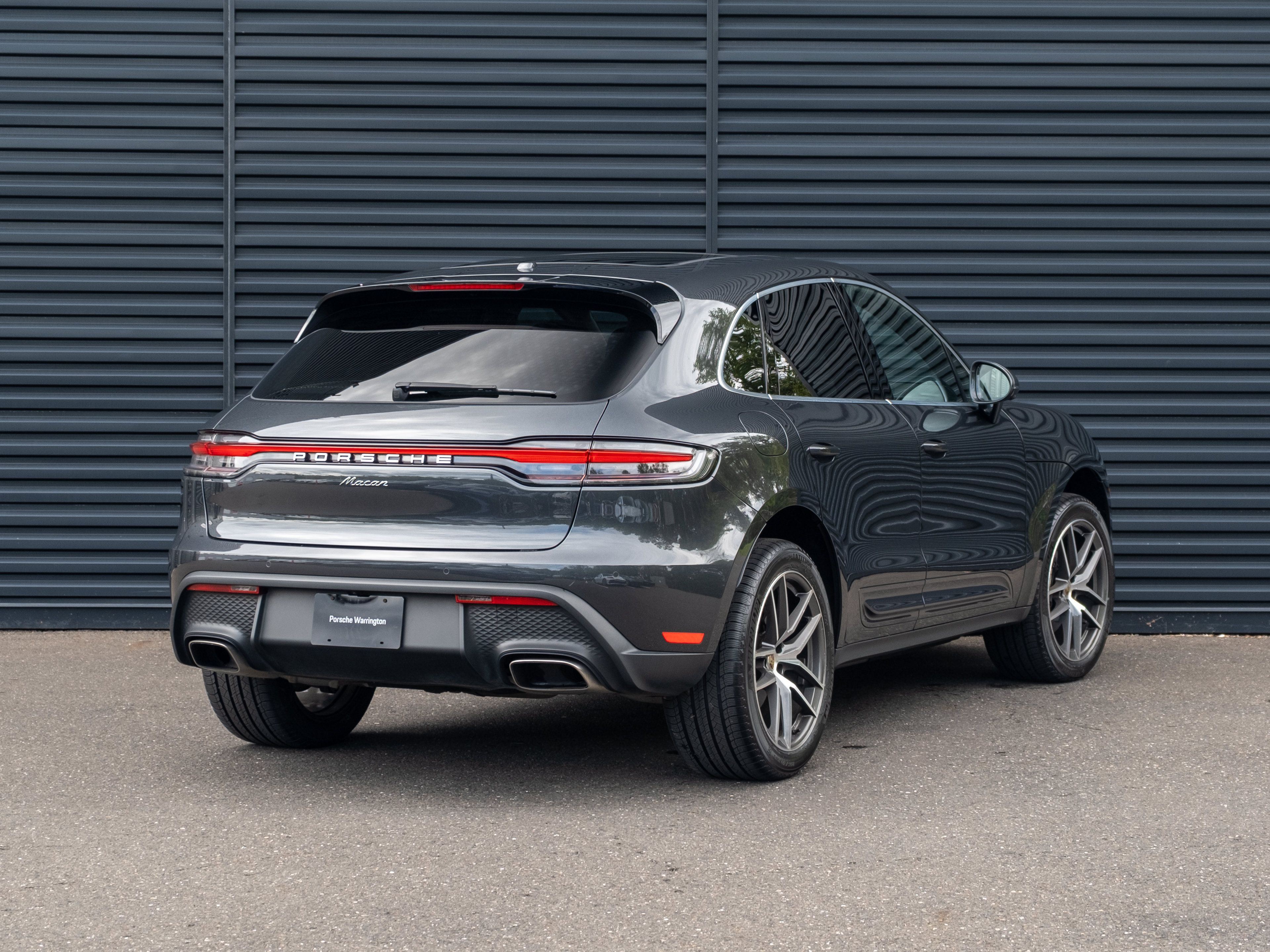 Used 2023 Porsche Macan AWD/4WD image 8