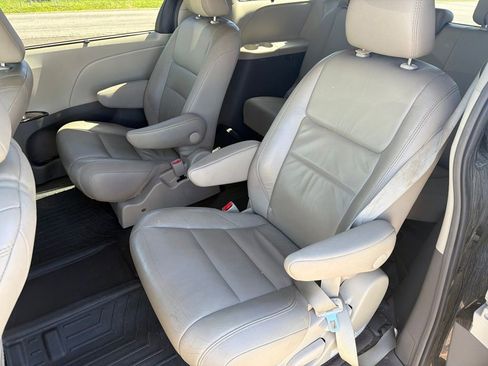 Used 2016 Toyota Sienna XLE Premium AWD/4WD image 8