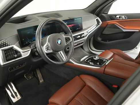 Used 2025 BMW X7 M60i image 41