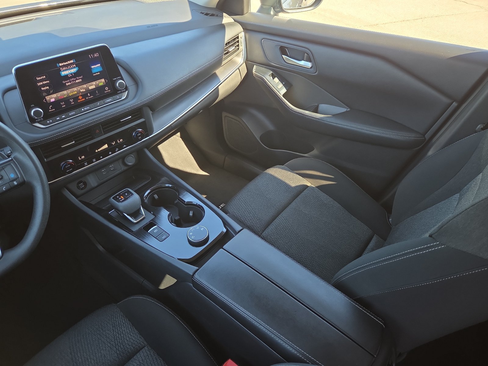 Used 2024 Nissan Rogue SV AWD/4WD image 12