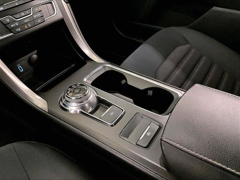 Used 2018 Ford Fusion SE w/ Fusion SE Technology Package FWD image 16
