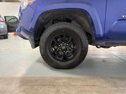 Used 2022 Toyota Tacoma SR5 AWD/4WD image 11