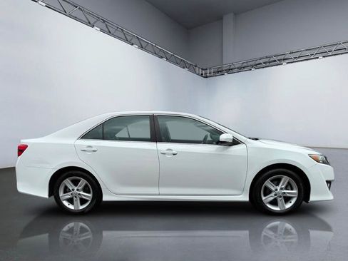 Used 2014 Toyota Camry SE FWD image 3