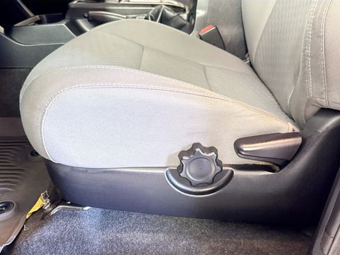 Used 2022 Toyota Tacoma SR image 12