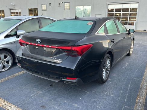 Used 2022 Toyota Avalon Limited image 6