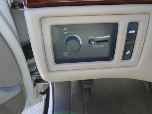 Used 1998 Cadillac De Ville image 13