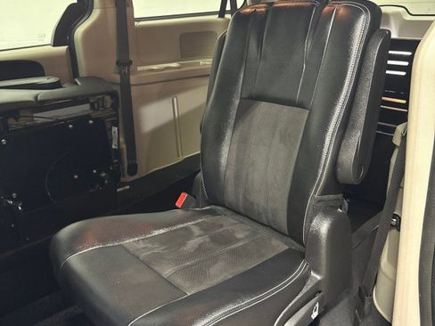 Used 2019 Dodge Grand Caravan SXT FWD image 35