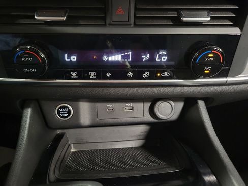 Used 2023 Nissan Rogue SV FWD image 17