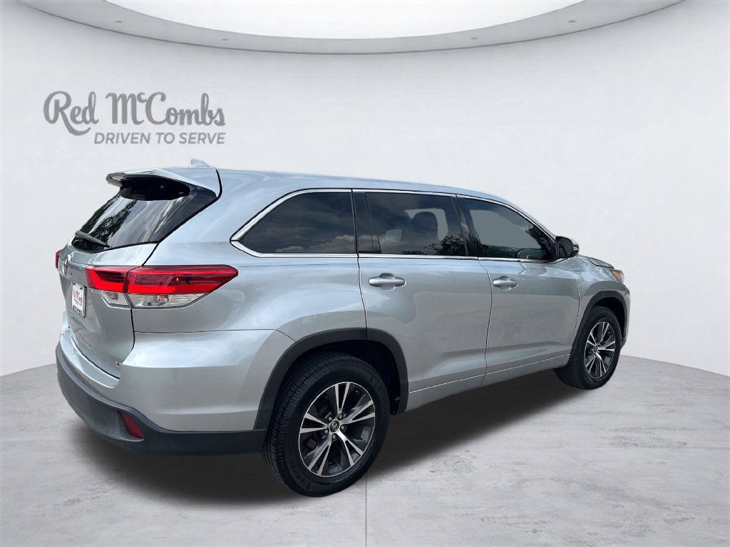 Used 2017 Toyota Highlander Plus FWD image 3