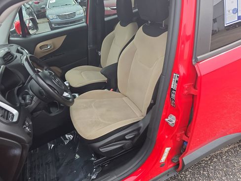 Used 2015 Jeep Renegade Latitude w/ Cold Weather Group II FWD image 17