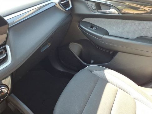 Used 2025 Chevrolet TrailBlazer LT AWD/4WD image 33