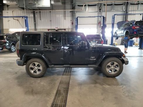 Used 2018 Jeep Wrangler Unlimited Sahara AWD/4WD image 8
