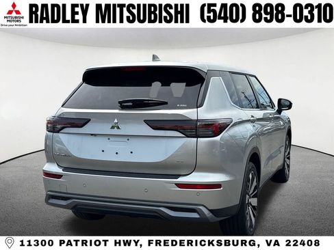 New 2026 Mitsubishi Outlander SE image 5