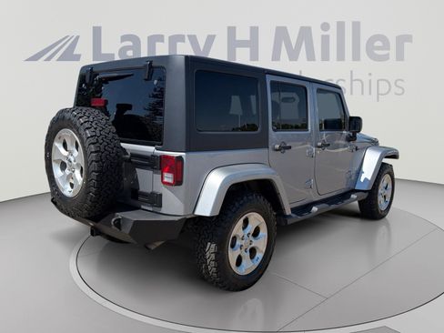 Used 2017 Jeep Wrangler Unlimited Sahara w/ Connectivity Group AWD/4WD image 6