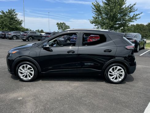 Used 2023 Chevrolet Bolt EUV LT image 8