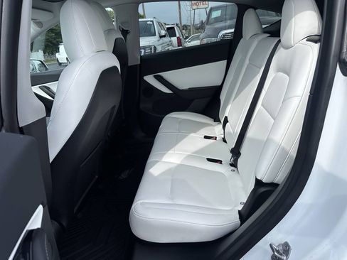 Used 2021 Tesla Model Y Long Range AWD/4WD image 16