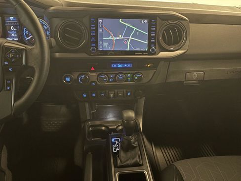 Used 2023 Toyota Tacoma TRD Off-Road w/ Technology Package AWD/4WD image 34