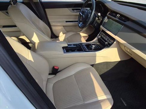Used 2020 Jaguar XF Prestige AWD/4WD image 19