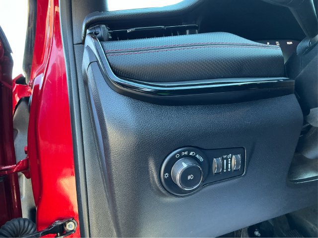 Used 2025 Jeep Compass Trailhawk w/ Trailhawk Elite Group AWD/4WD image 27