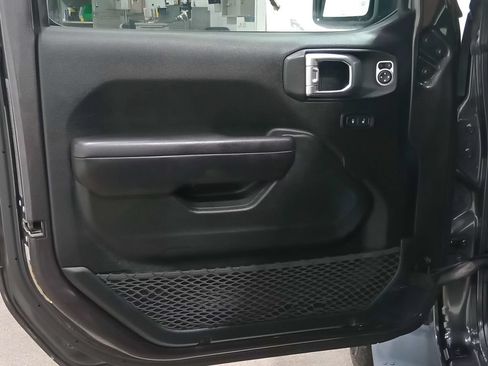 Used 2020 Jeep Wrangler Sport AWD/4WD image 16