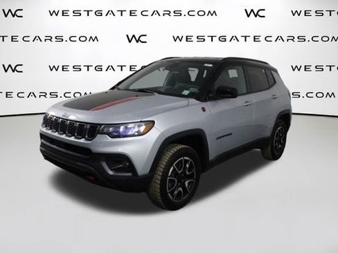 Used 2024 Jeep Compass Trailhawk image 1