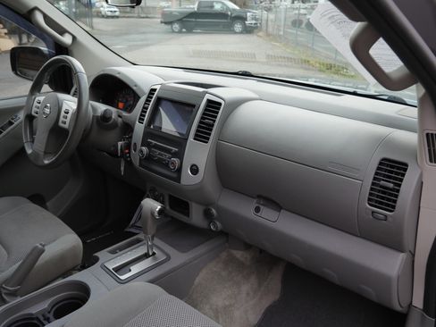 Used 2016 Nissan Frontier SV image 25