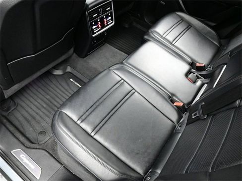 Used 2020 Porsche Cayenne Turbo image 10