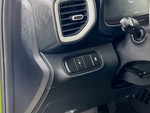 Certified 2024 Hyundai Venue SE image 10