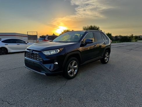 Certified 2019 Toyota RAV4 Limited w/ Limited Grade Weather Package AWD/4WD image 11