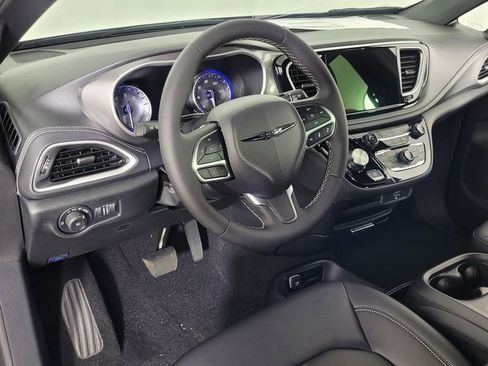 New 2026 Chrysler Pacifica Select image 14