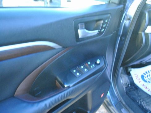 Used 2014 Toyota Highlander Limited image 18