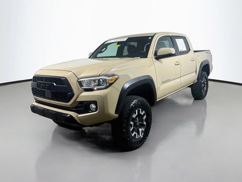 Certified 2020 Toyota Tacoma TRD Off-Road AWD/4WD image 3