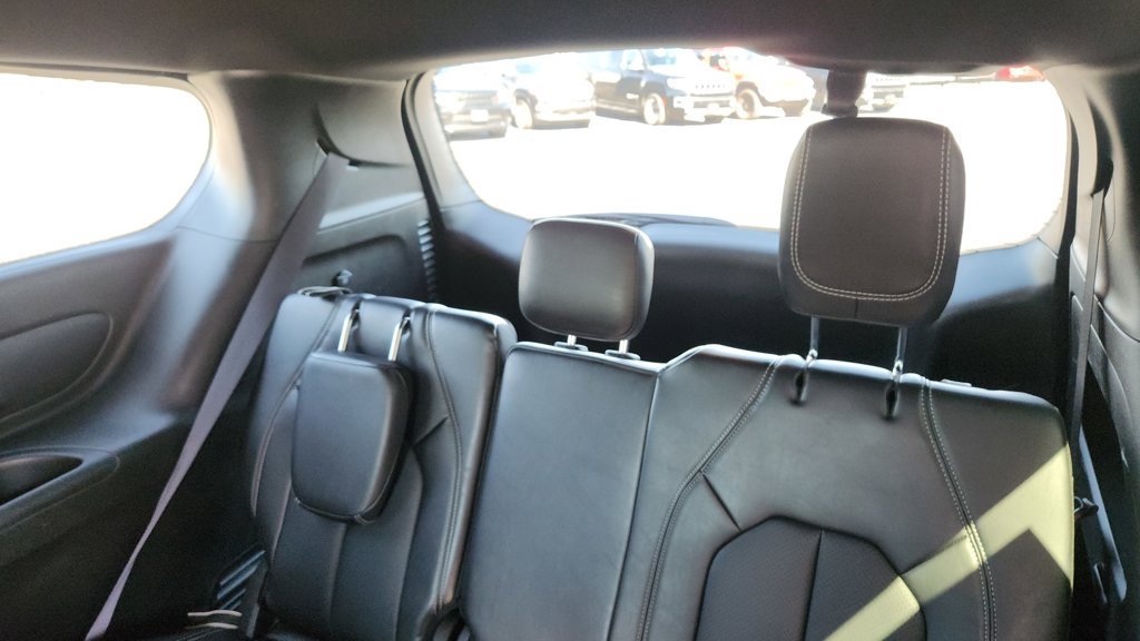 Used 2025 Chrysler Pacifica Select FWD image 15