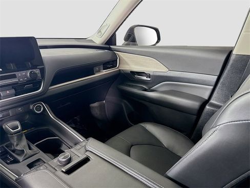 Used 2024 Toyota Grand Highlander Platinum image 23