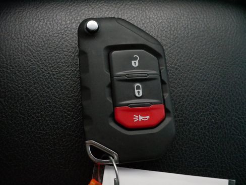 Used 2024 Jeep Wrangler Unlimited Rubicon image 31