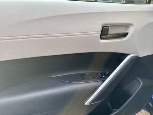 Certified 2024 Toyota Corolla Cross LE image 17