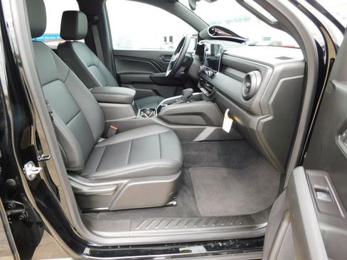 New 2025 Chevrolet Colorado Trail Boss w/ Midnight Edition AWD/4WD image 20