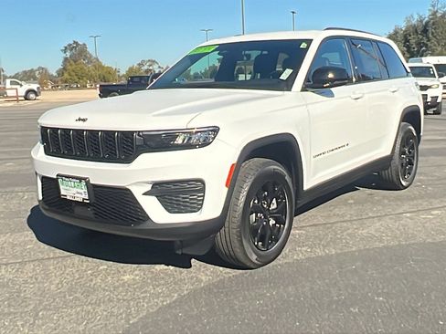 New 2025 Jeep Grand Cherokee Altitude image 7