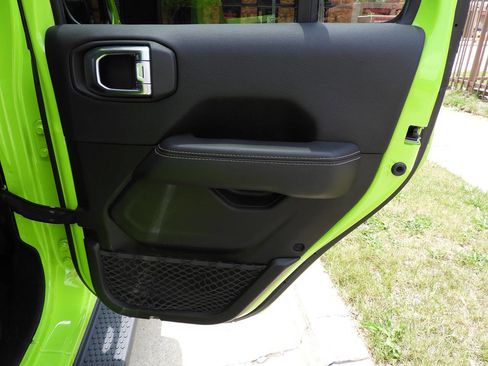 Used 2021 Jeep Wrangler Unlimited Sahara w/ Uconnect 4C Nav & Sound Group AWD/4WD image 33